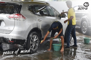 4 Hal Penting Yang Perlu Diperhatikan Saat Mencuci Mobil Sendiri