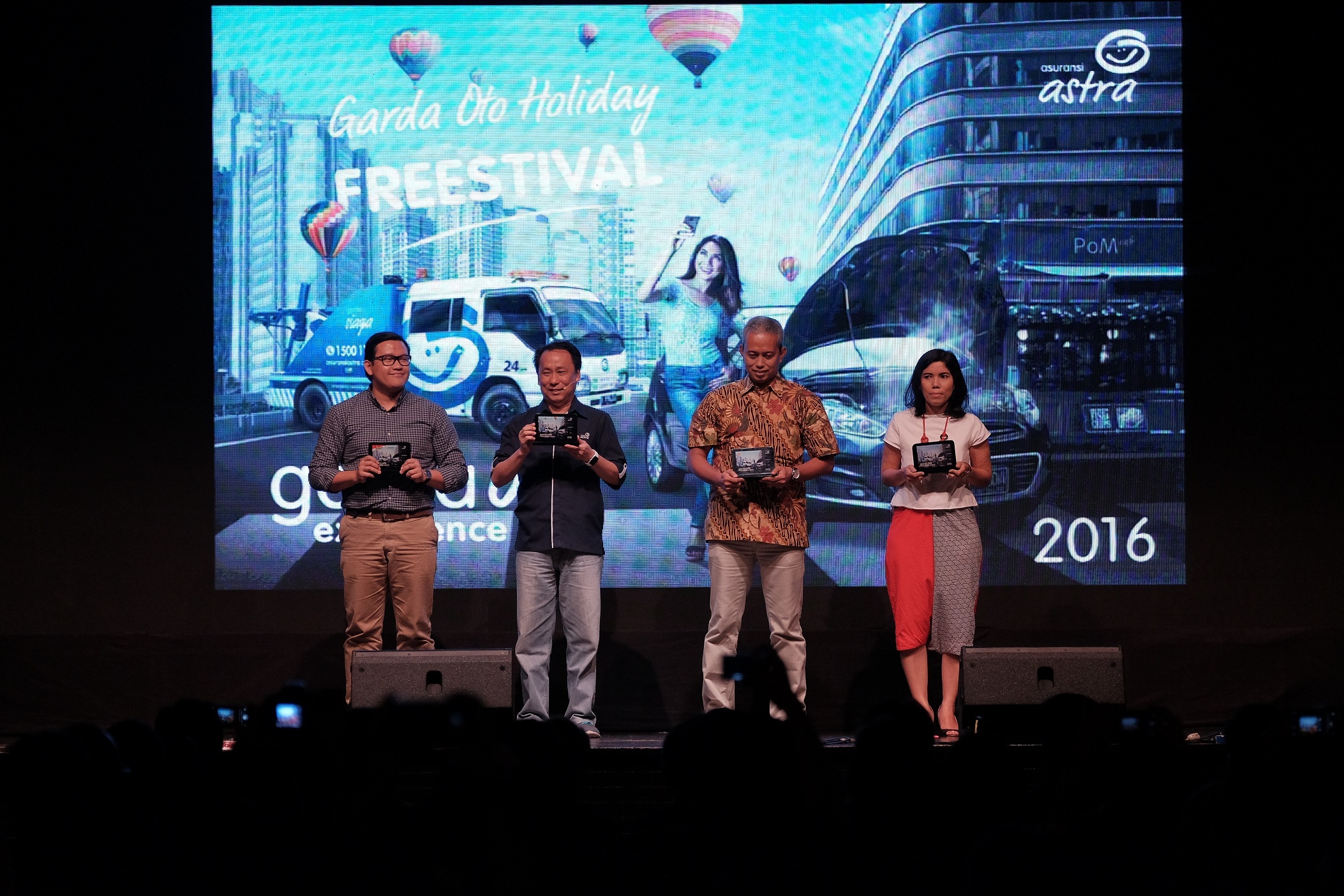 Santosa (kedua dari kiri) bersama dengan perwakilan dari partner GOHF yaitu SPBU Shell, Hero-Giant, dan Electronic City