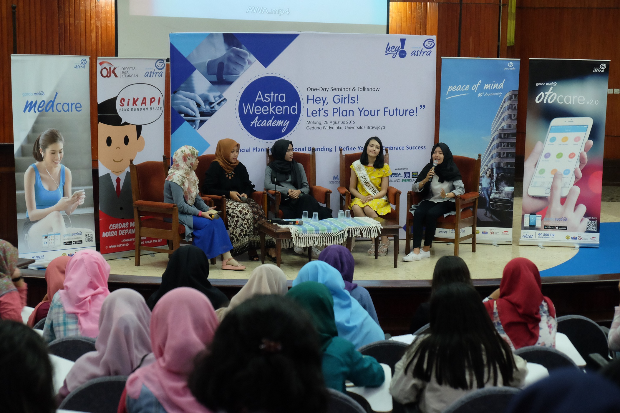 Suasan talkshow dalam acara Astra Weekend Academy