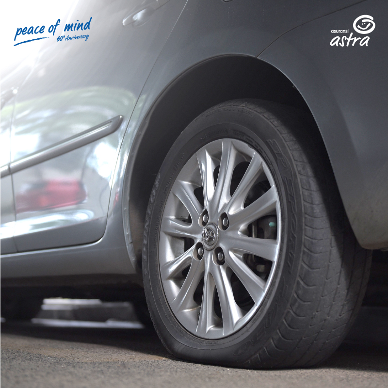 4 Cara Mudah Mengatasi Ban Bocor Saat di Perjalanan