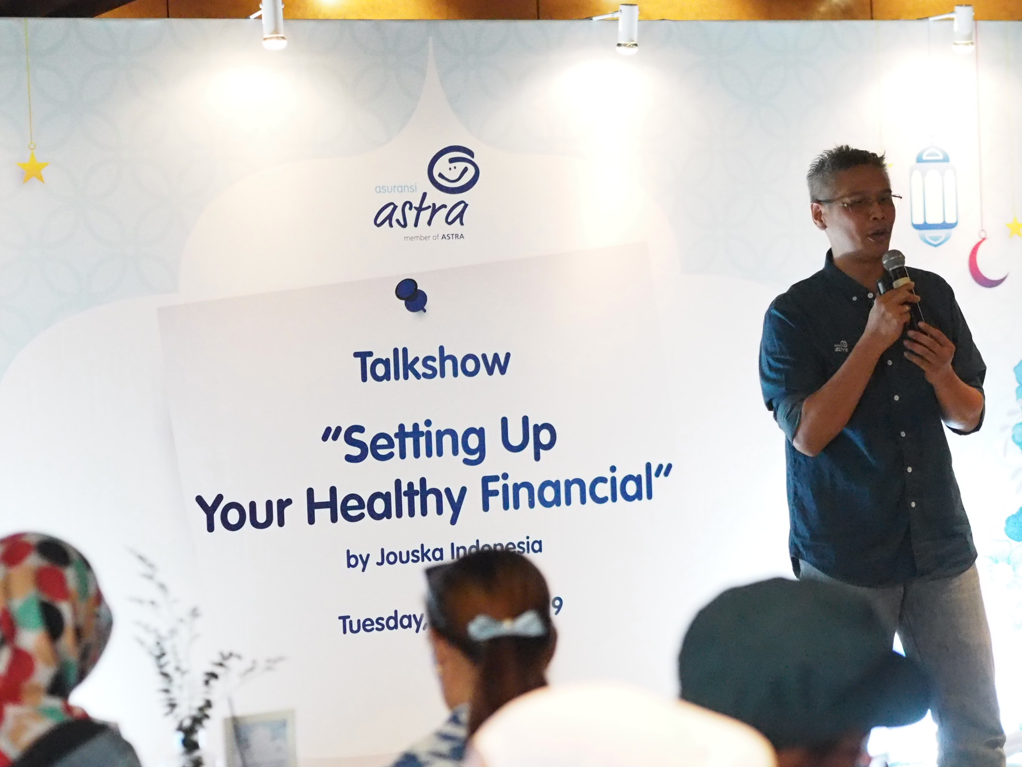 SVP Communication, Event, & Service Management Asuransi Astra, L. Iwan Pranoto saat memberikan kata sambutan.