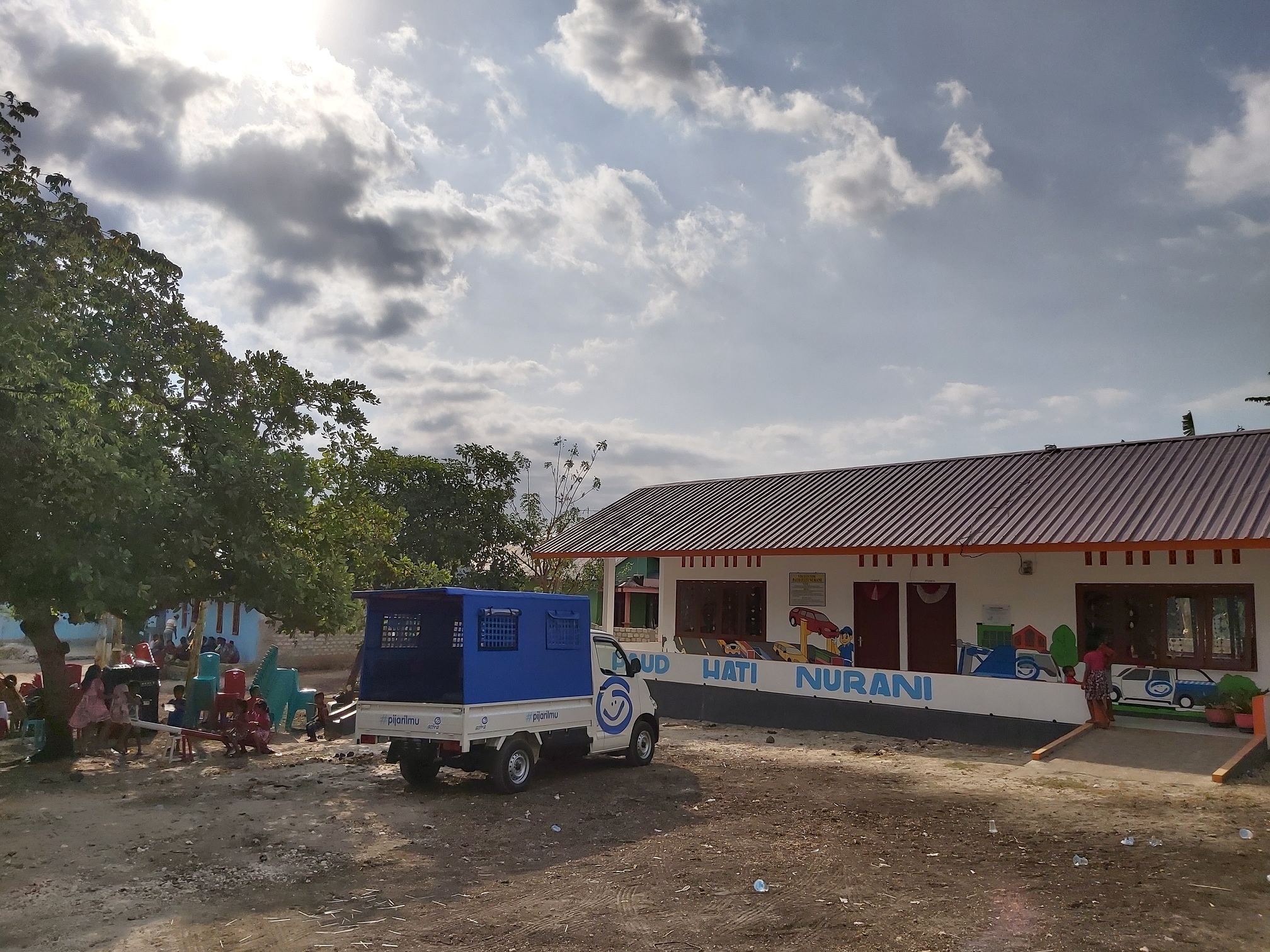 Gedung sekolah serta kendaraan operasional baru membuat Agnes Lali Milla beserta tim Yayasan Hati Nurani semakin semangat melayani sesama, memajukan pendidikan anak Desa Watu Kawula.