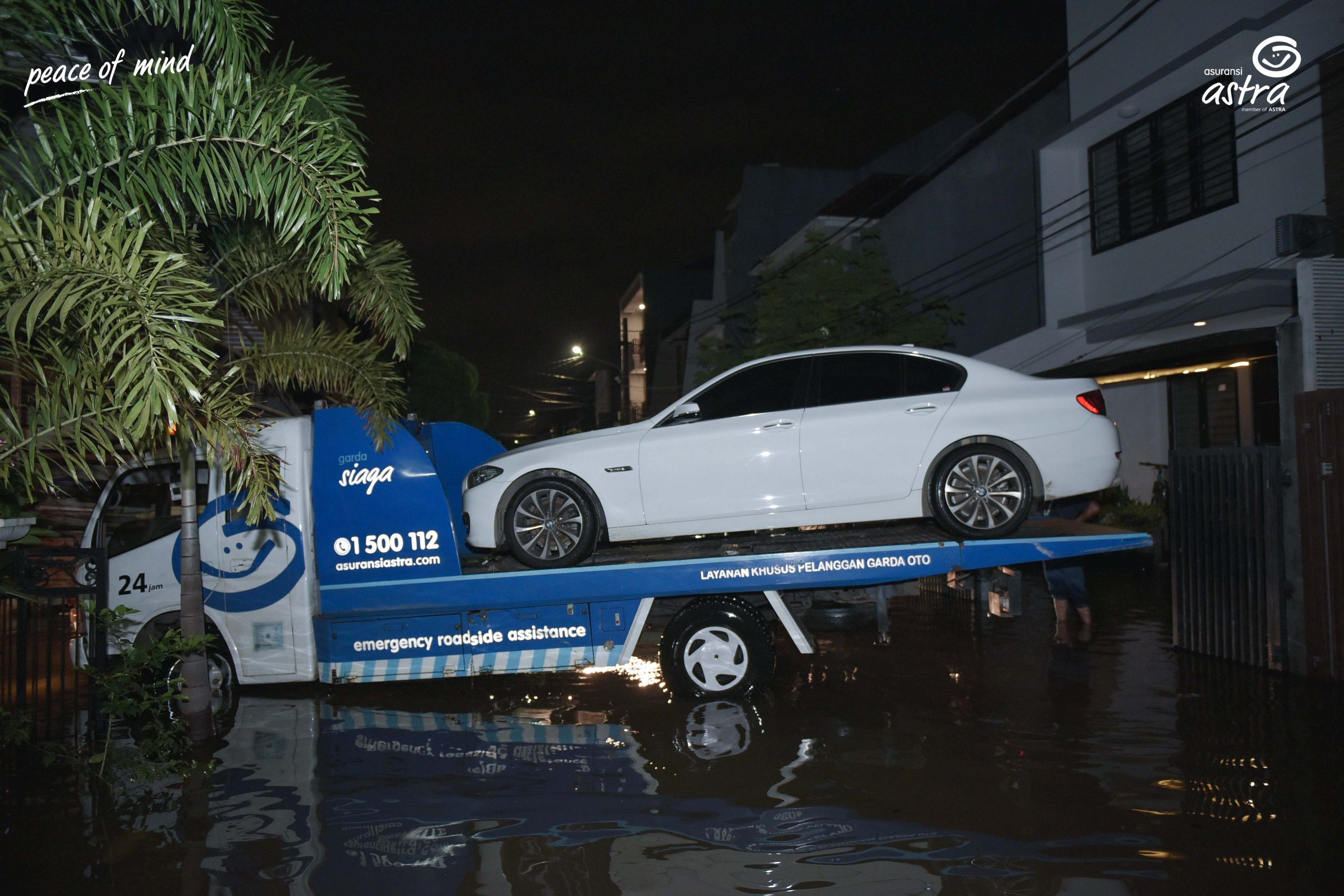 Layanan mobil derek Garda Oto selalu siap sedia membantu selama 24 jam dan dalam kondisi bencana alam.