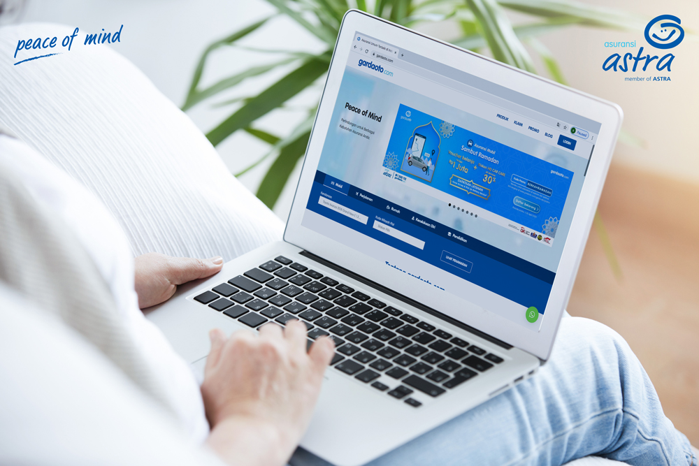 Cukup dengan akses gardaoto.com, Anda dapat melakukan pembelian asuransi mobil Garda Oto kapan pun dan di mana pun.