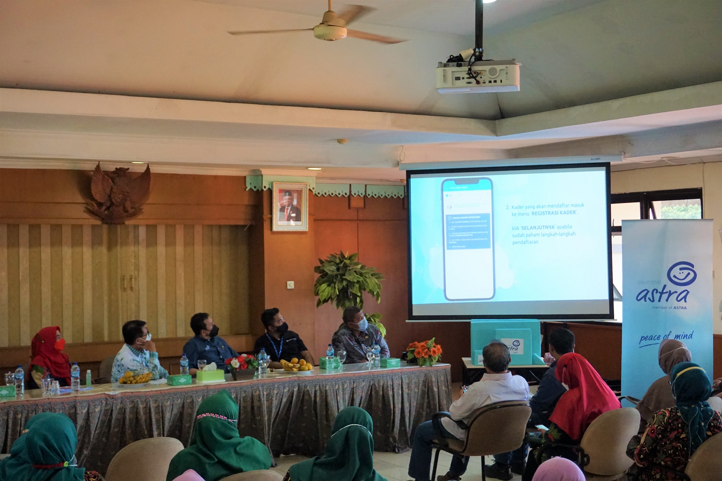 Asuransi Astra mengadakan kegiatan sosialisasi aplikasi iPosyandu yang dijelaskan oleh perwakilan dosen dari FK Unpad selaku pengembang dari inovasi digital tersebut agar dapat memudahkan kinerja di Posyandu Lebak Bulus