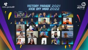 CEO Asuransi Astra, Rudy Chen bersama Chief Marketing Officer – Retail Business Asuransi Astra, Gunawan Salim berfoto bersama dengan para pemenang MGO Victory Parade 2021