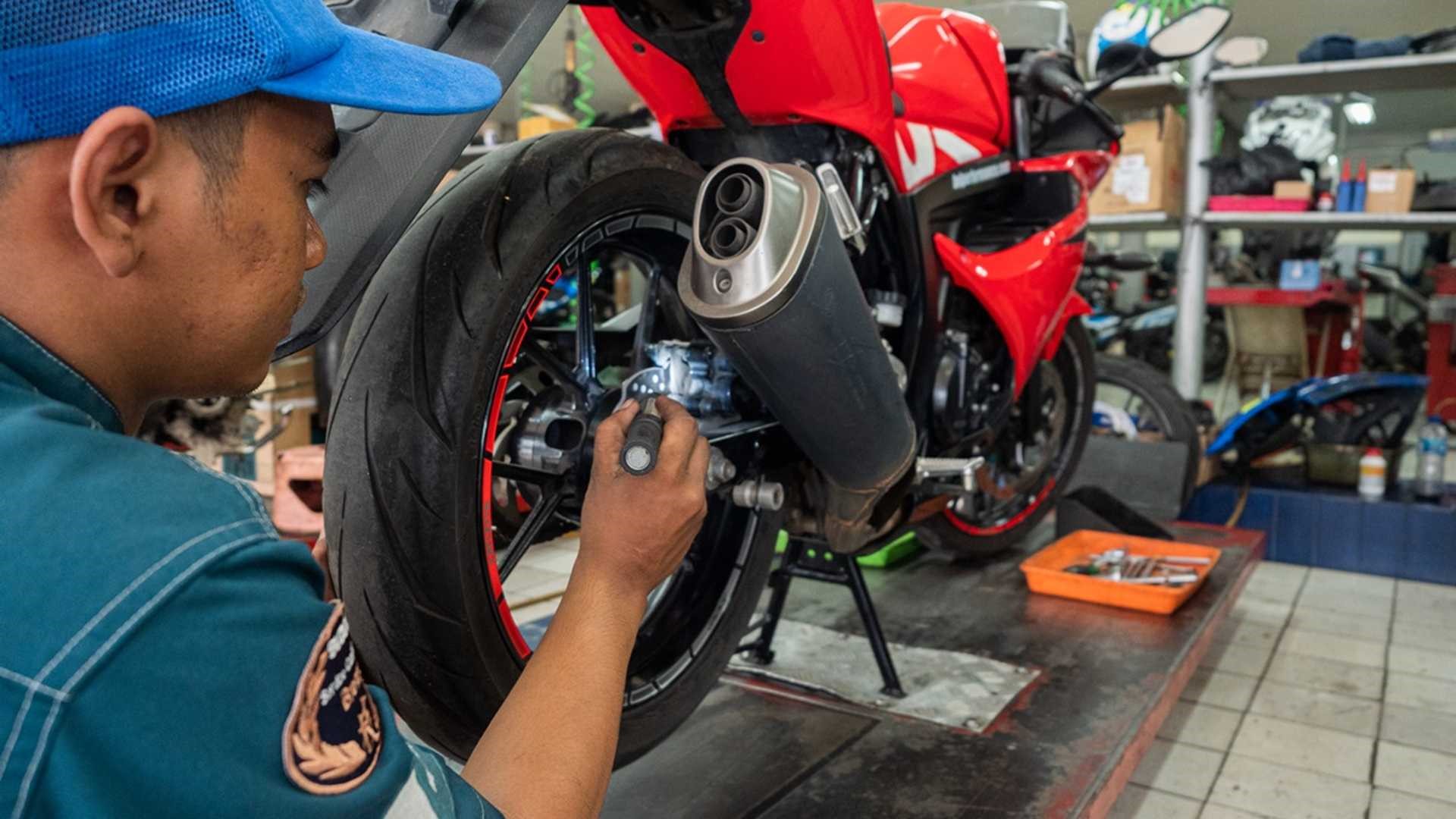 Pilih Bengkel Motor Resmi atau Non Resmi? Ini Perbedaannya