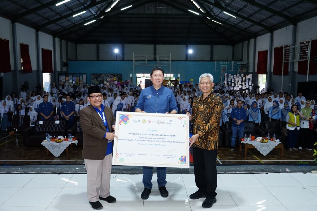 Ciptakan Generasi Cakap Finansial dan Lingkungan yang Berkelanjutan, Asuransi Astra Lanjutkan Aksi Nyata Estafet Peduli Bumi di Bogor